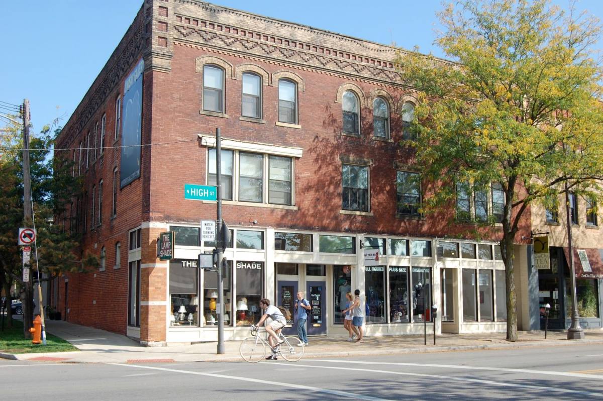 Apartment for rent at 984 N High St, Columbus, OH 43201