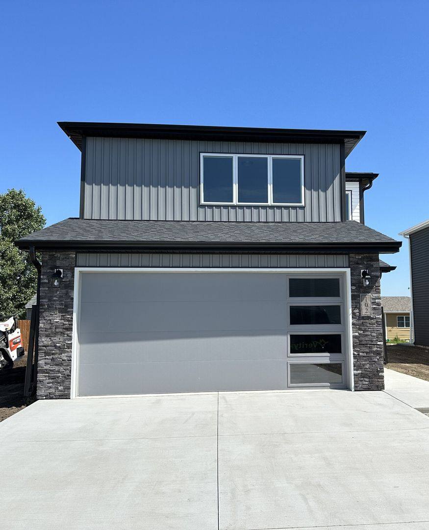 House for rent at 102 Marshall Loop, Bismarck, ND 58504