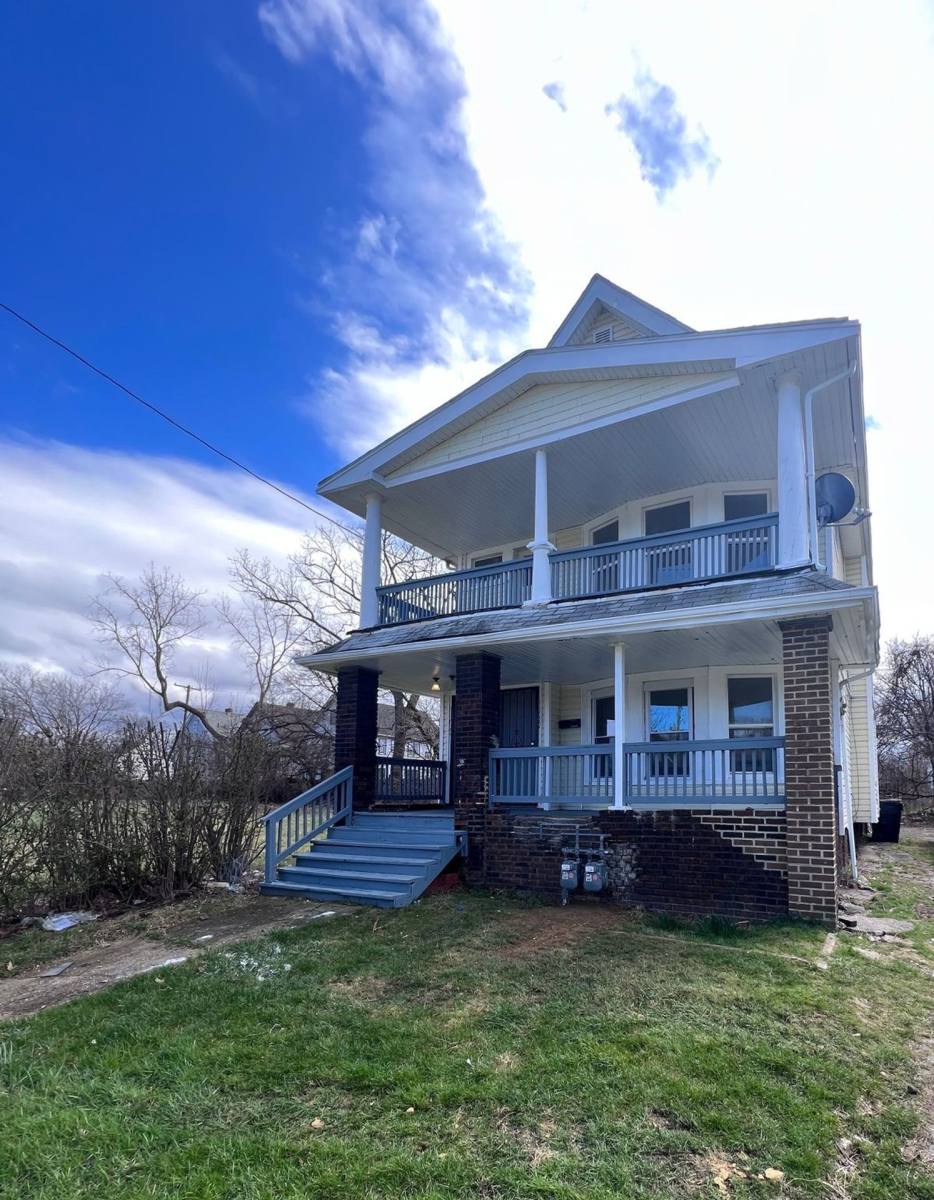 Apartment for rent at 11622-11624 Ohlman Ave, Cleveland, OH 44108