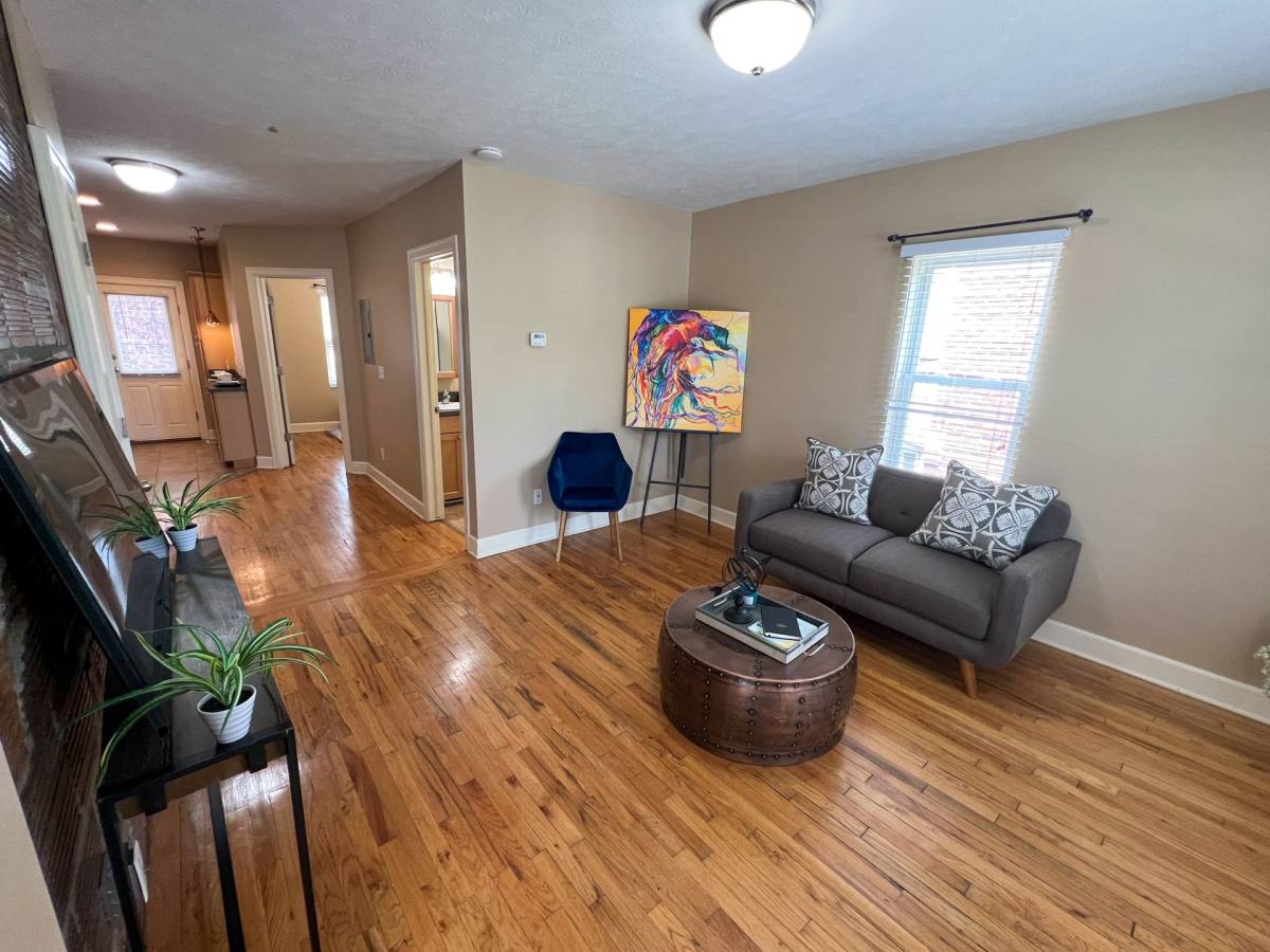 Apartment for rent at 102-108 N 34th St, Omaha, NE 68131
