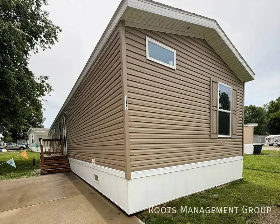 Apartment for rent at 2009 Hamburg Pike Trailer 115 #115, Jeffersonville, IN 47130