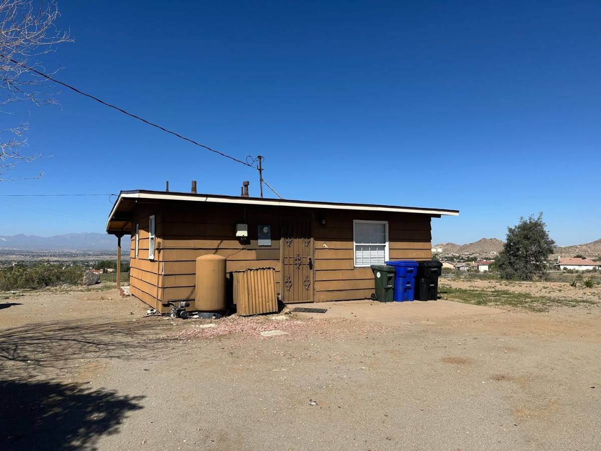 House for rent at 16510 Sylvan Rd, Apple Valley, CA 92307