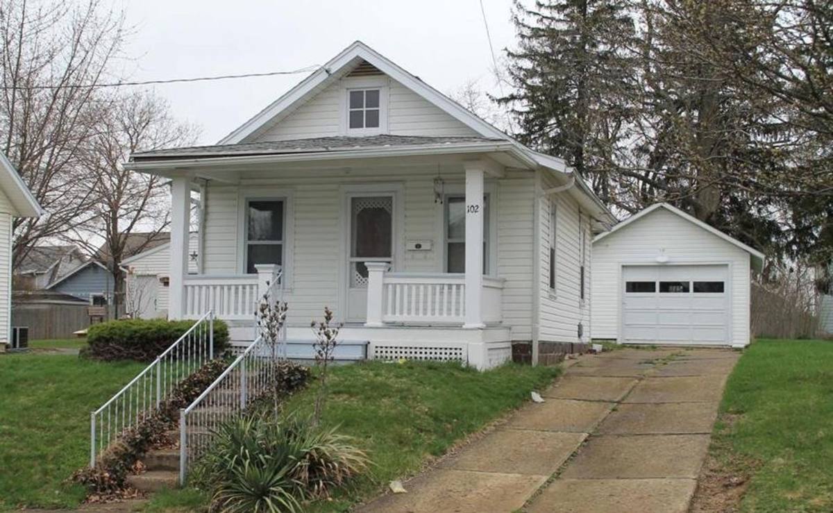 House for rent at 102 W Raleigh Ave, Mansfield, OH 44907