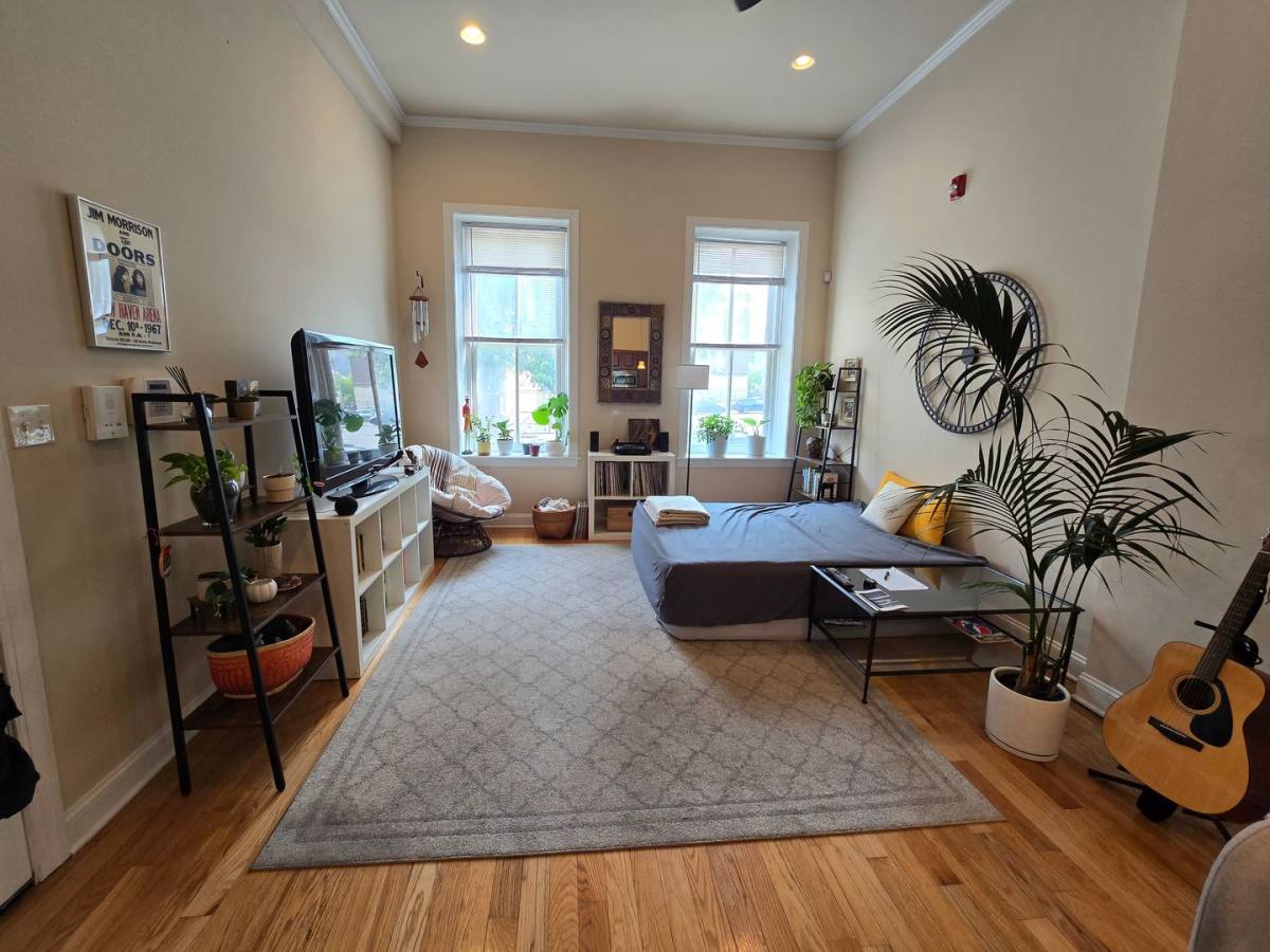 Apartment for rent at 1623 Green St, Philadelphia, PA 19130