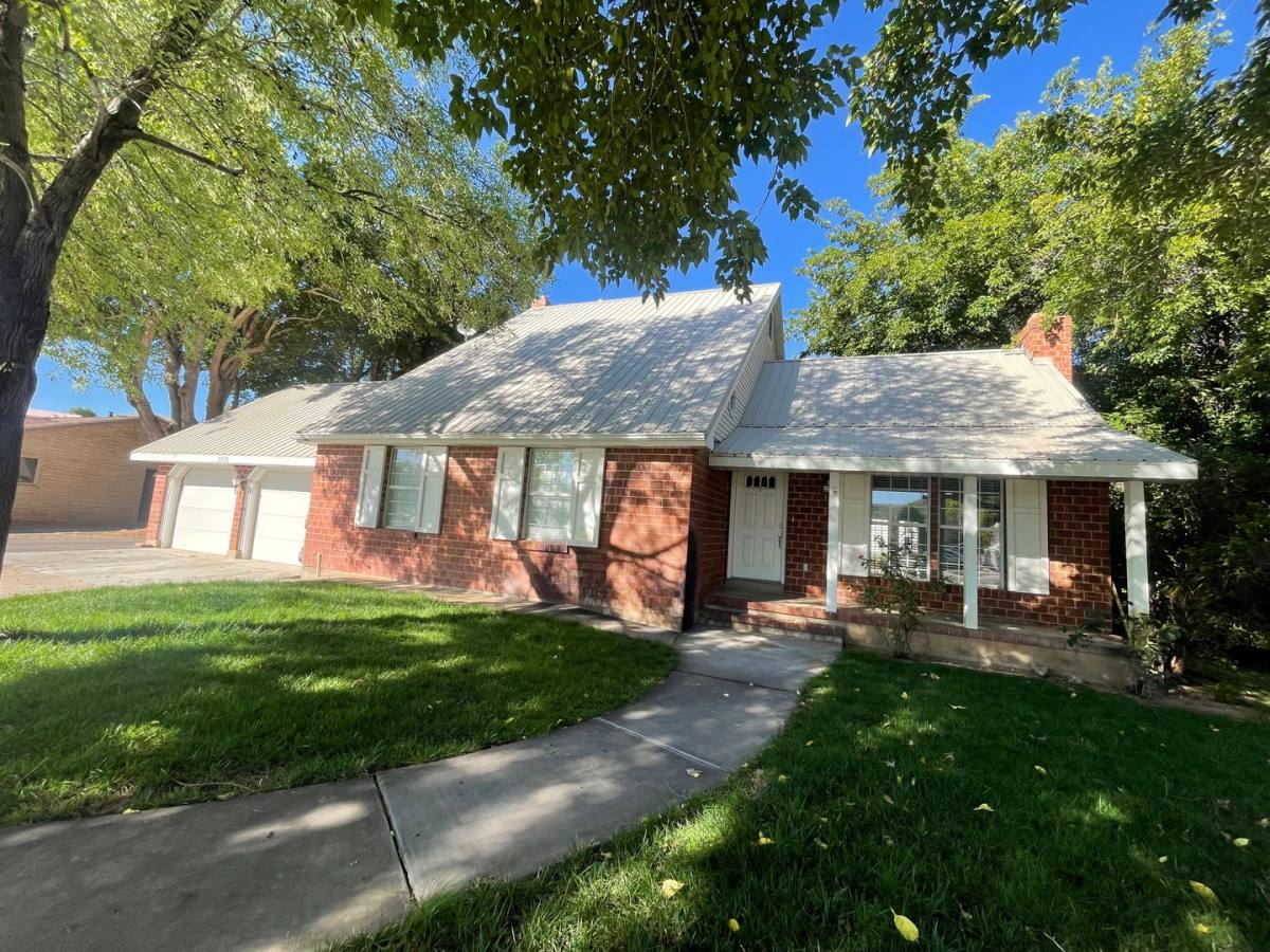 House for rent at 2720 Santa Clara Dr, Santa Clara, UT 84765