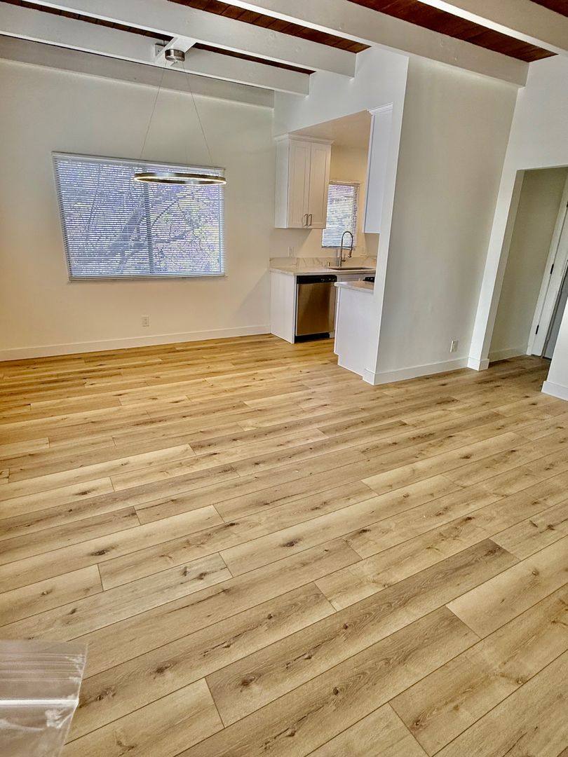 Apartment for rent at 12120 Rochester Ave #7, Los Angeles, CA 90025
