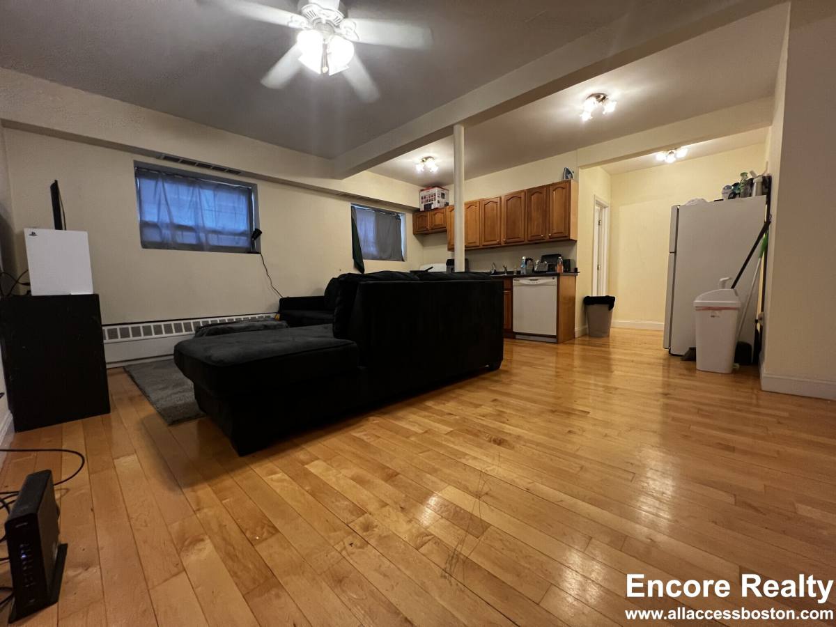 Apartment for rent at 1555 Beacon St #2, Brookline, MA 02446