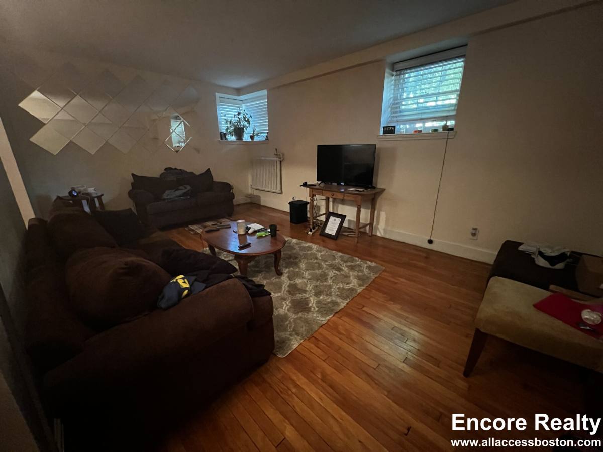 Apartment for rent at 1555 Beacon St #1, Brookline, MA 02445