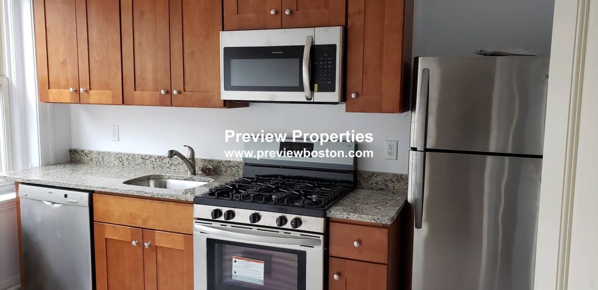 Apartment for rent at 241 Freeman St #6P, Brookline, MA 02446