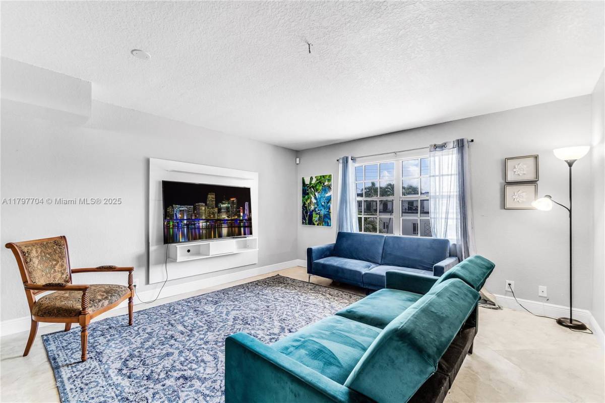Townhouse for rent at 349 Virginia St, Hollywood, FL 33019