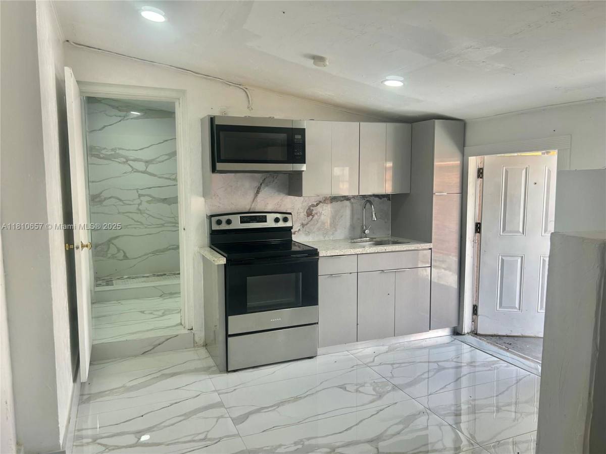Apartment for rent at 6660 Johnson St #2, Hollywood, FL 33024