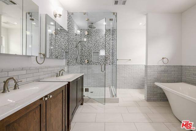 House for rent at 2627 Castle Heights Place, Los Angeles, CA 90034