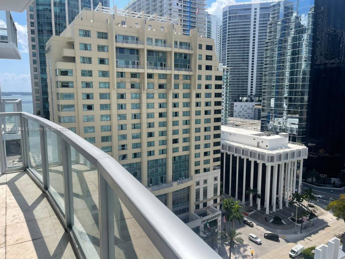 Apartment for rent at 1060 Brickell Ave #1609, Miami, FL 33131