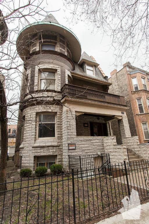 Apartment for rent at 847 W Wellington Ave #G, Chicago, IL 60657