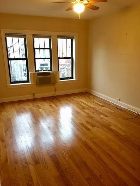 Apartment for rent at 837 W Wolfram St #311, Chicago, IL 60657