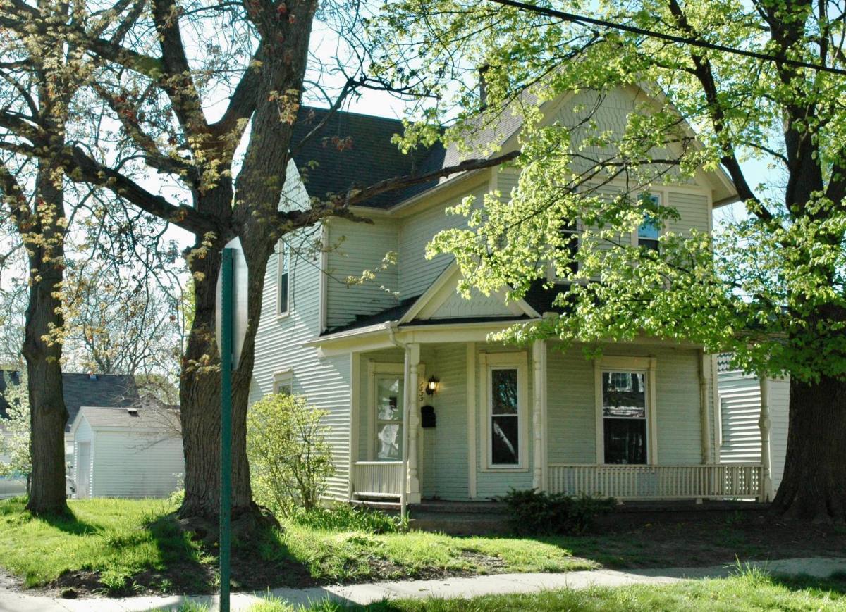 1335 Ashland Ave NE, Grand Rapids, MI 49505