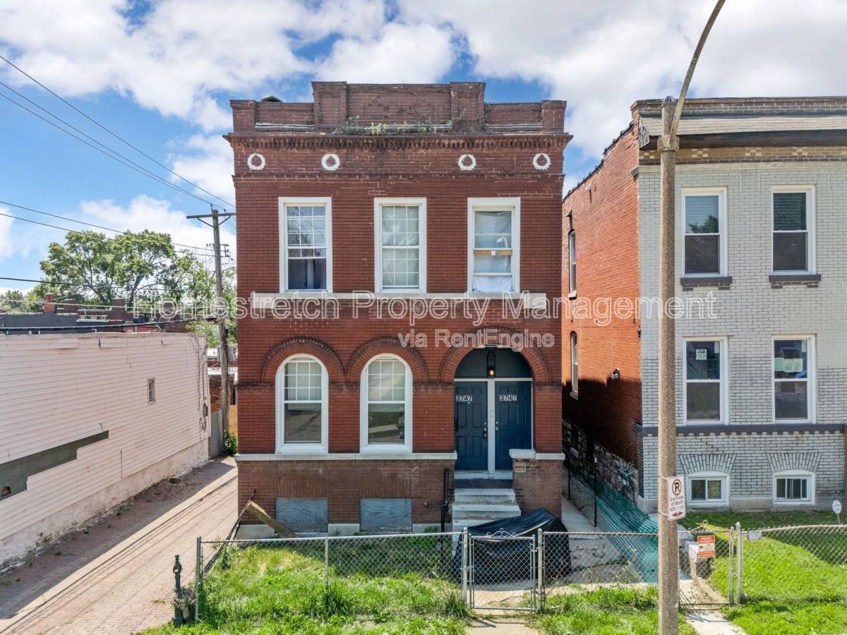 Apartment for rent at 3747 Oregon Ave #1F, Saint Louis, MO 63118