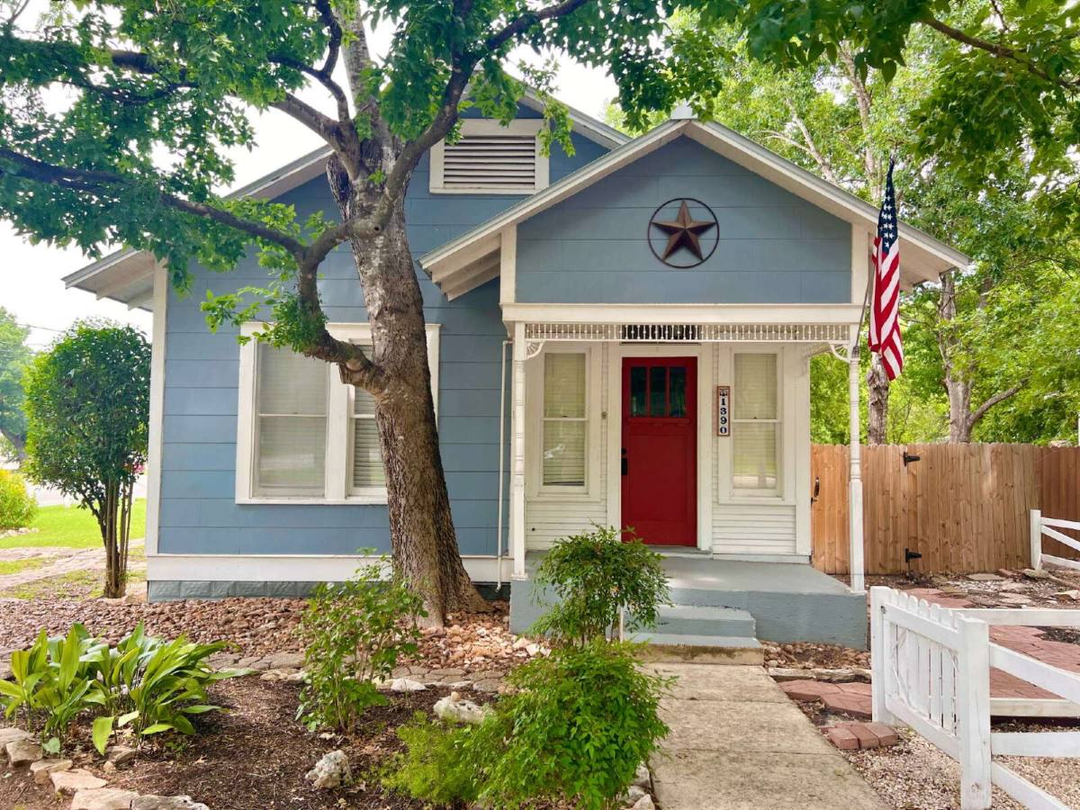 House for rent at 1390 Cross St, New Braunfels, TX 78130