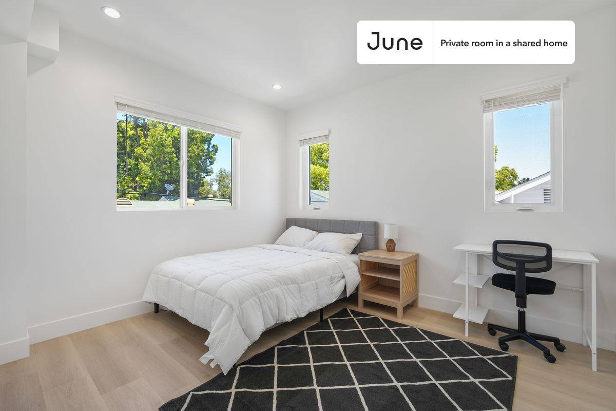 Apartment for rent at 1321 N June St, Los Angeles, CA 90028