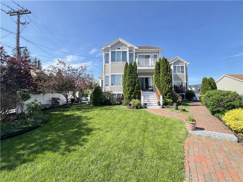 Townhouse for rent at 141 Grovers Ave, Winthrop, MA 02152