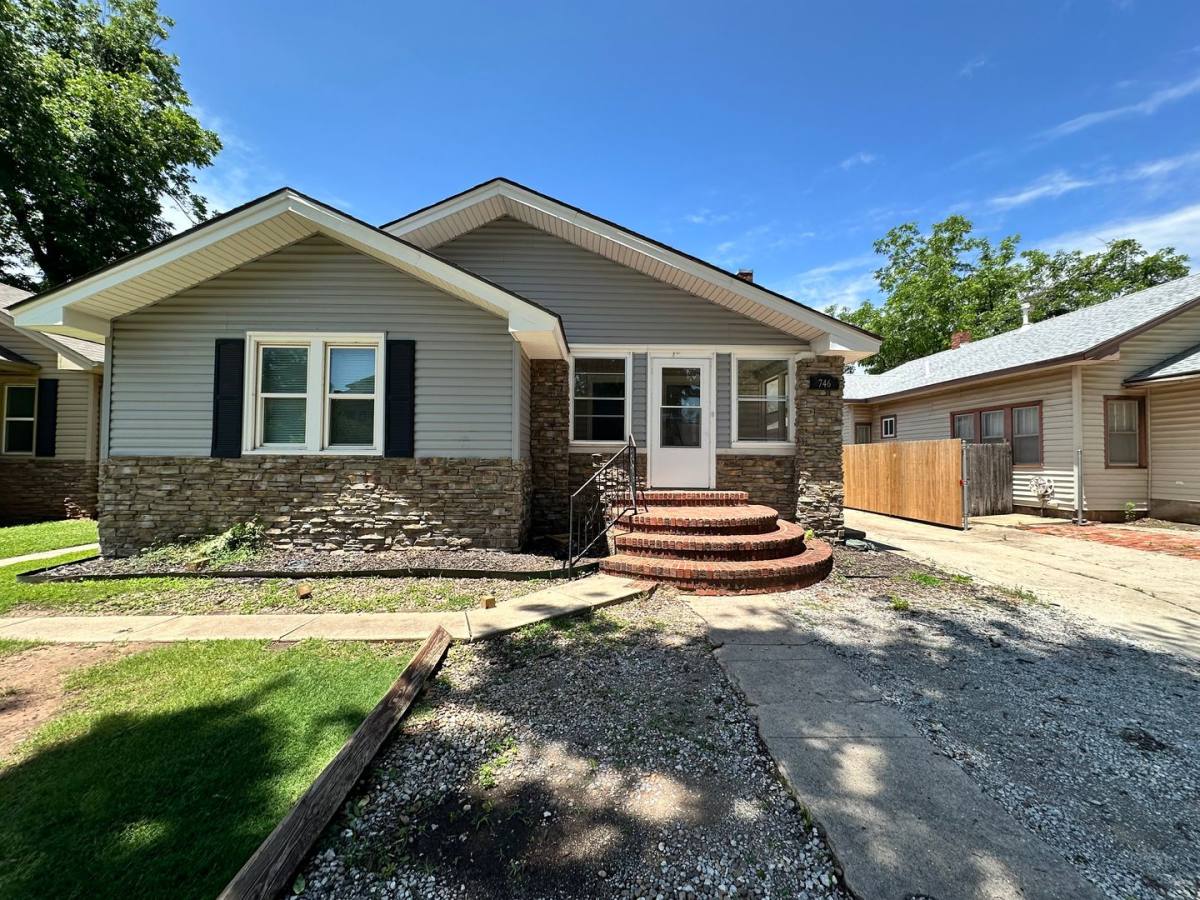 Apartment for rent at 746 S Jenkins Ave, Norman, OK 73069