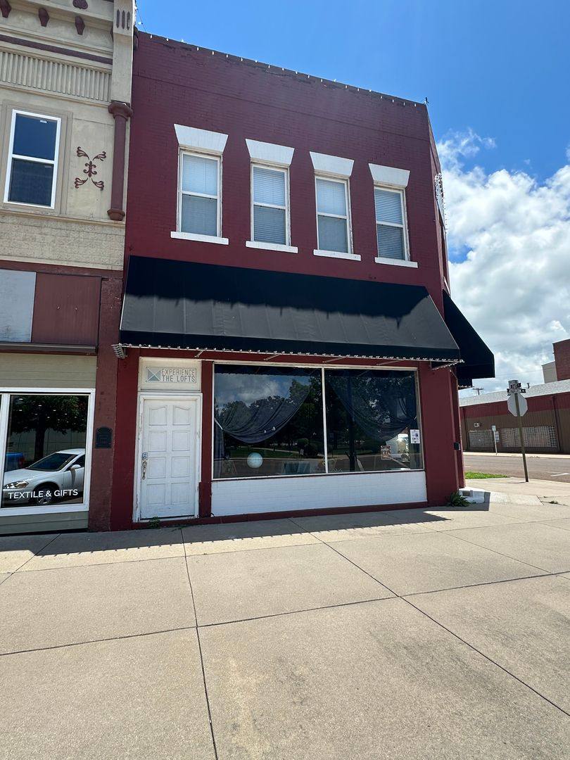 Apartment for rent at 1 2 N Jefferson, Iola, KS 66749