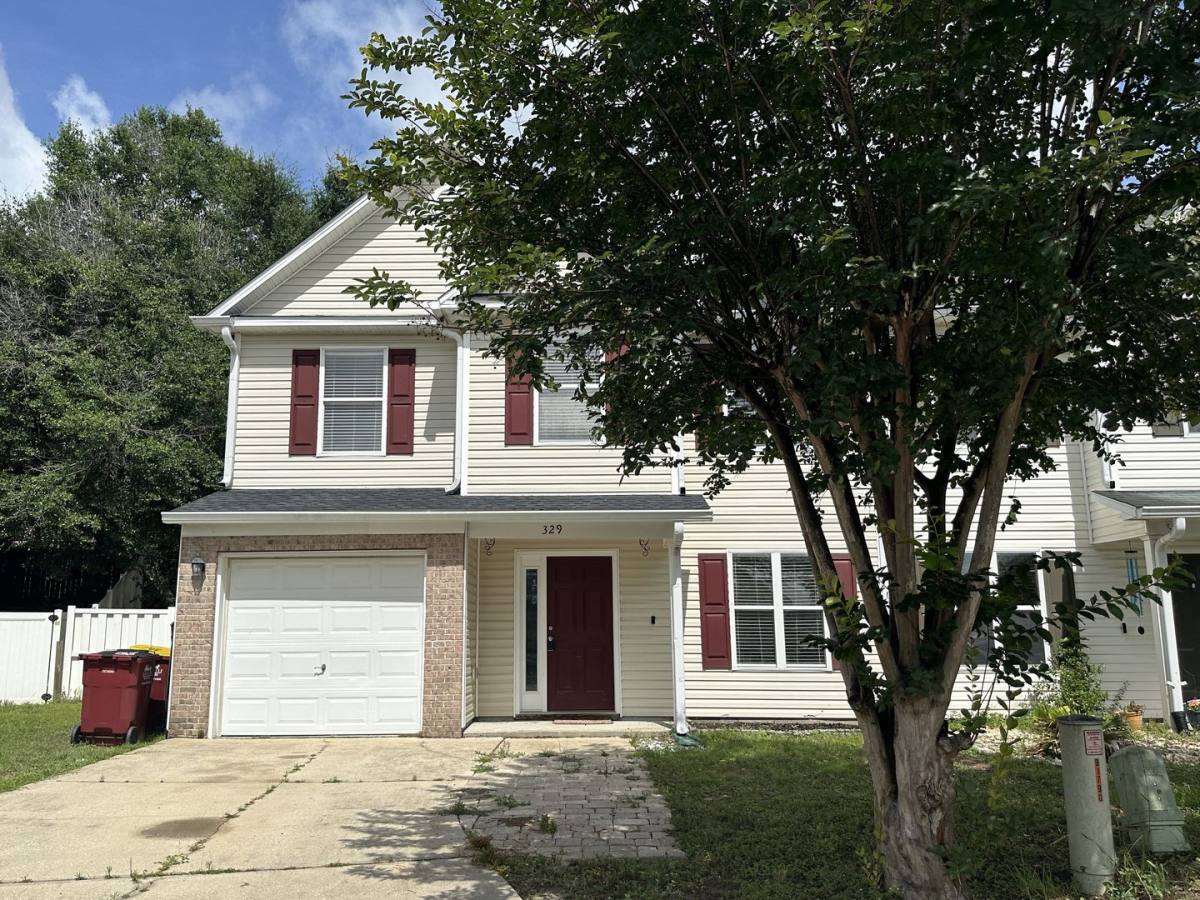 Townhouse for rent at 329 Dahlquist Dr, Crestview, FL 32539