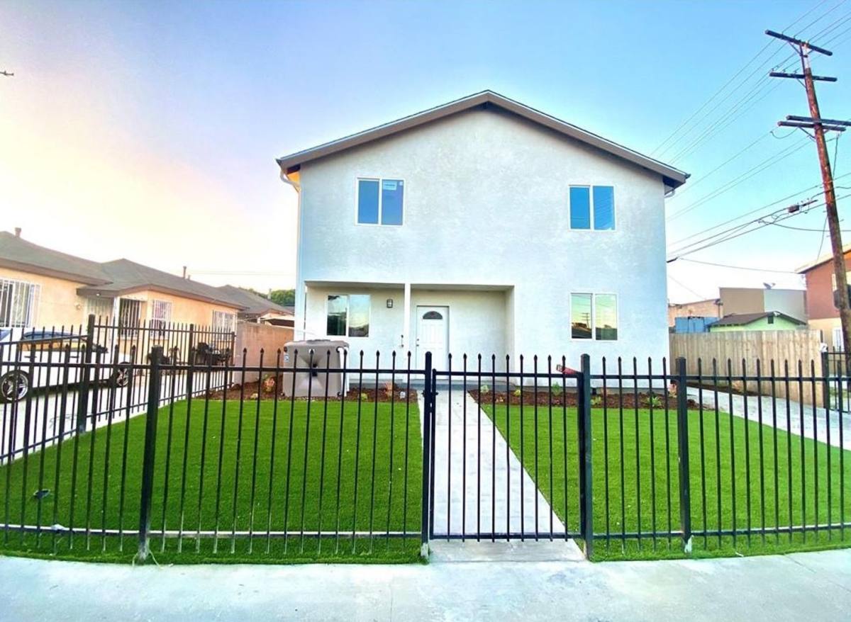Apartment for rent at 1019 E 84th Place, Los Angeles, CA 90001
