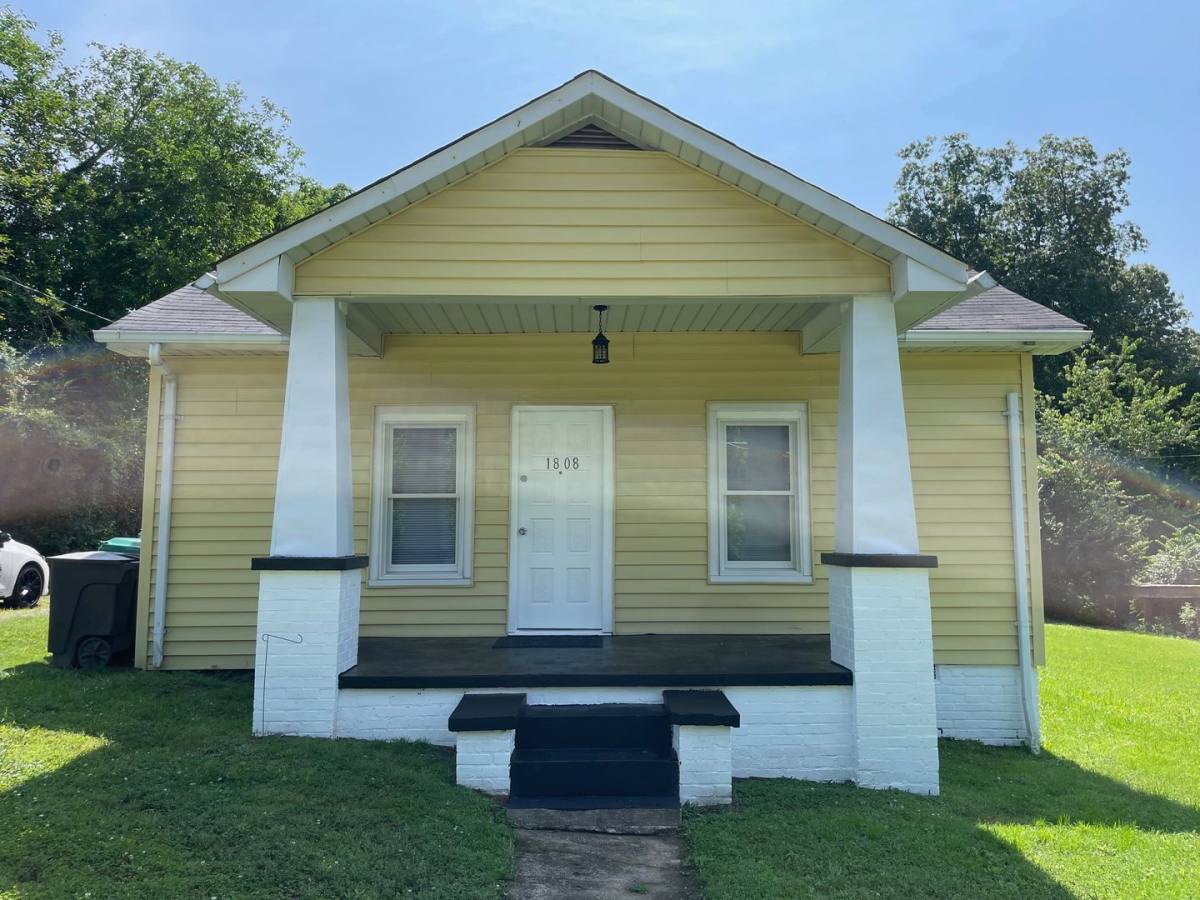 House for rent at 1808 Guyer St, High Point, NC 27265