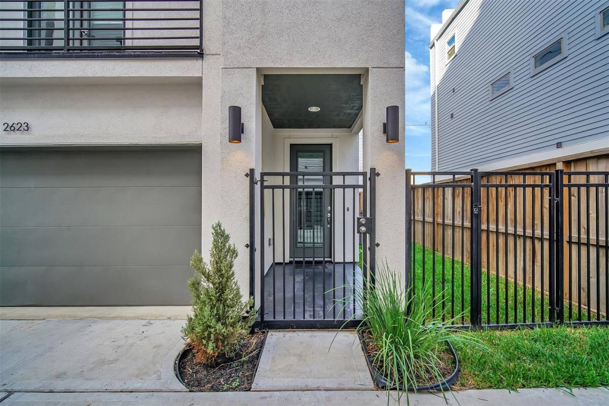 House for rent at 2623 Hutchins St, Houston, TX 77004
