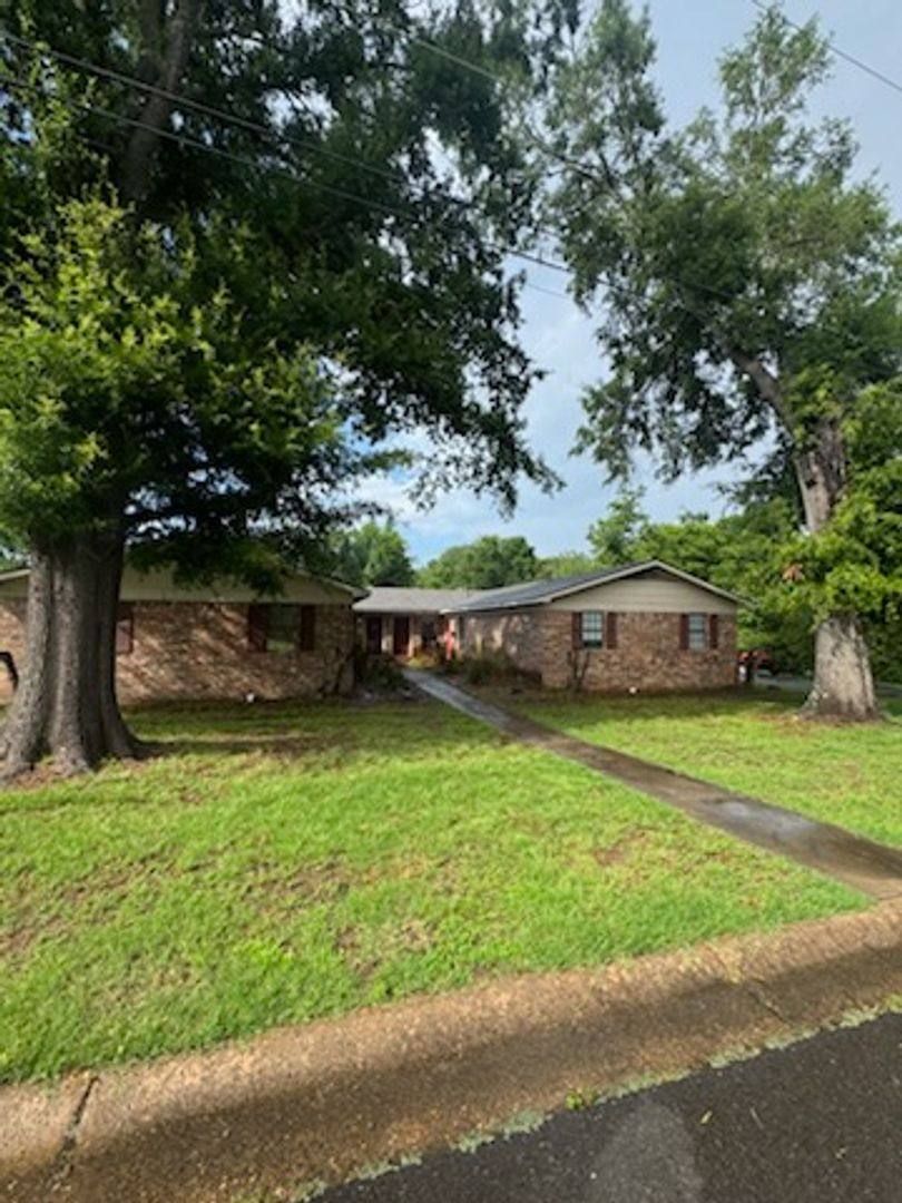 Apartment for rent at 2800-2814 W E St, Russellville, AR 72801