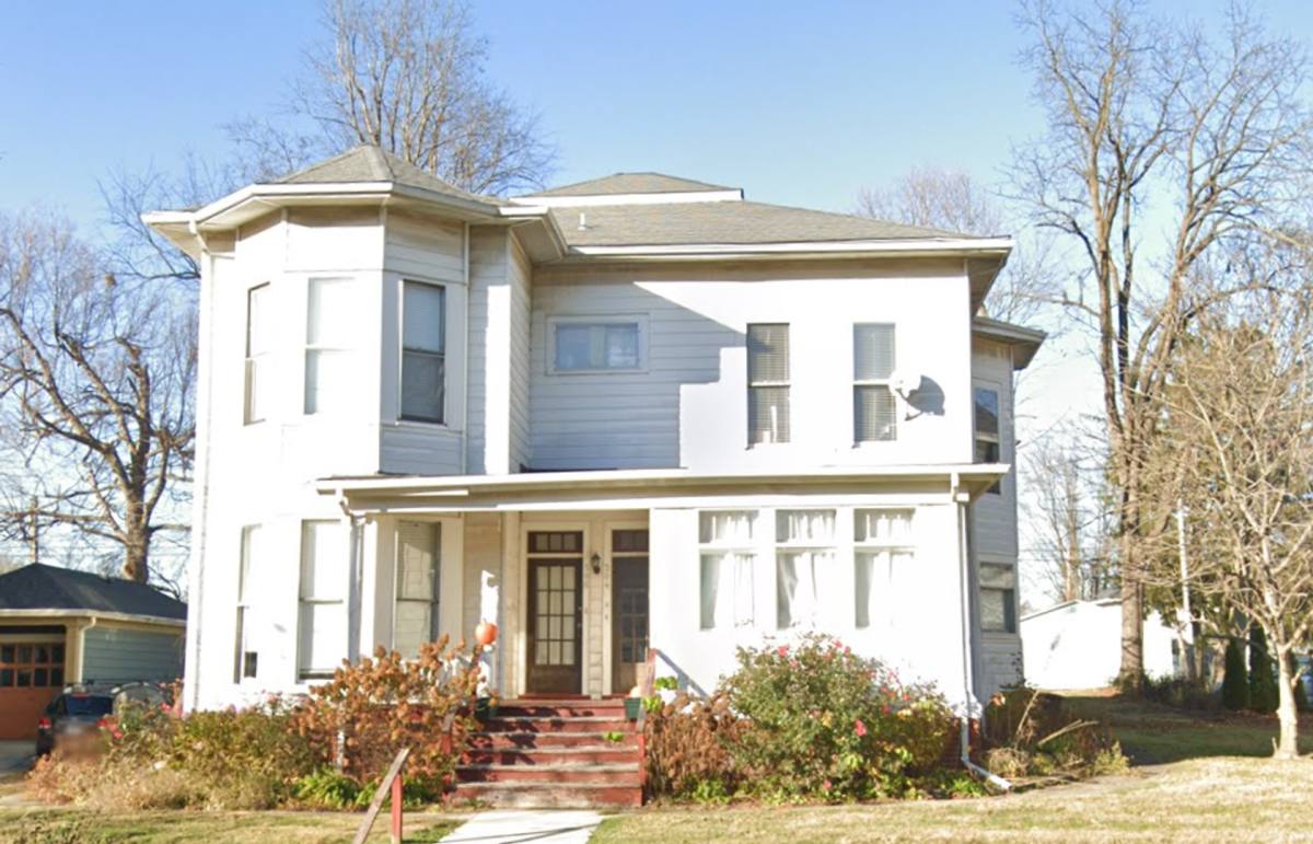 Apartment for rent at 504 W Main St, Crawfordsville, IN 47933