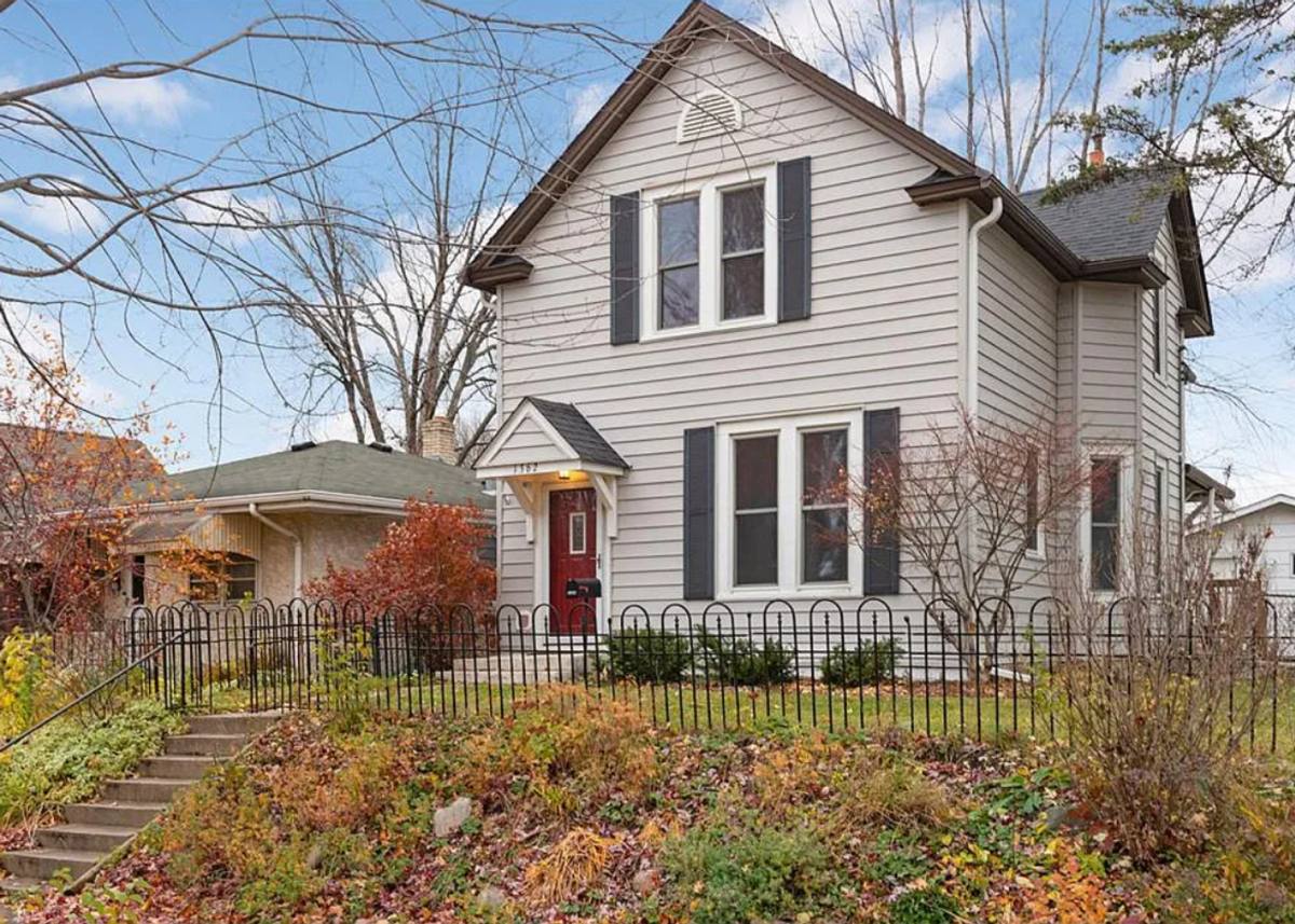 House for rent at 1362 Searle St, Saint Paul, MN 55130