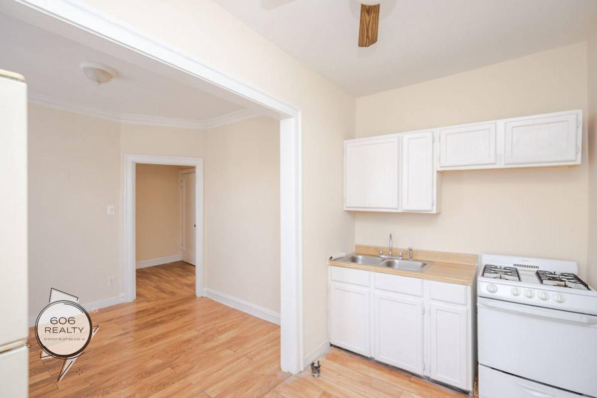 Apartment for rent at 6500 W Cermak Rd, Berwyn, IL 60402