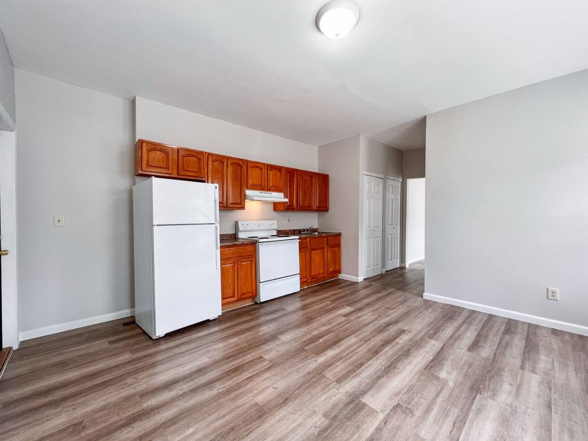 Apartment for rent at 158-160 Westland St, Hartford, CT 06120