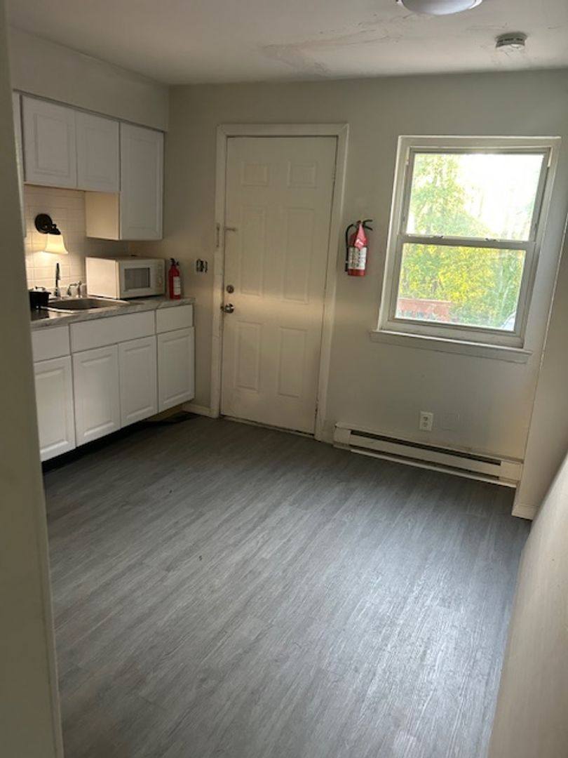 Apartment for rent at 62 King Cole Rd, Hamburg, NJ 07419
