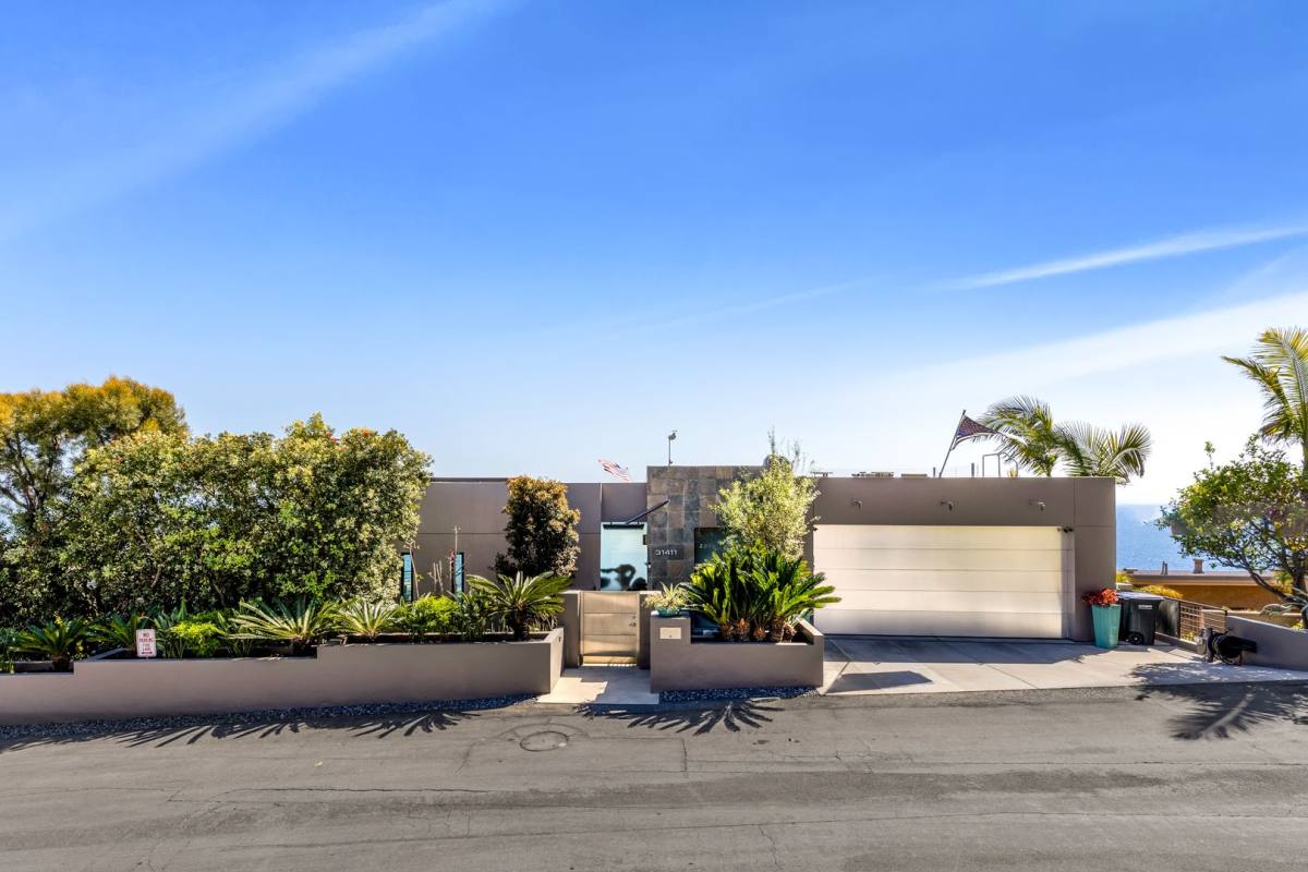 House for rent at 31411 Ceanothus Dr, Laguna Beach, CA 92651