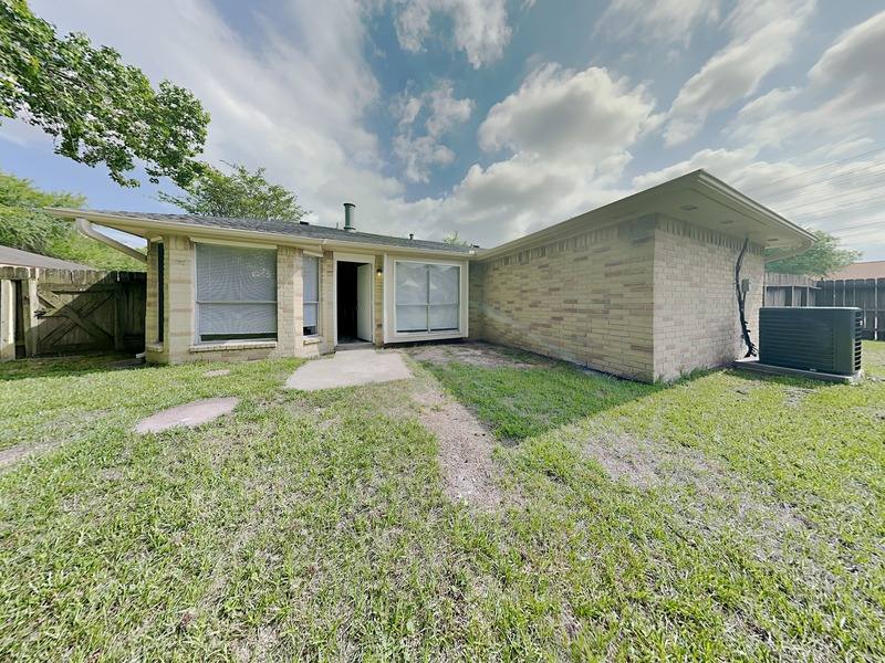 House for rent at 11122 Drakeland Dr, Humble, TX 77396