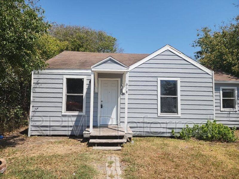 House for rent at 918 3rd Ave S, Texas City, TX 77590