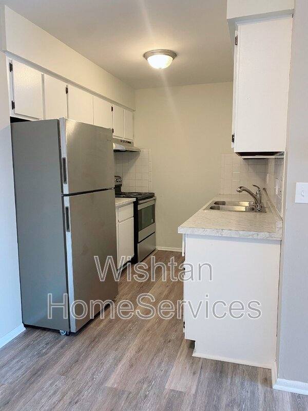 Apartment for rent at 218 N Charleston Blvd #1, Macomb, IL 61455
