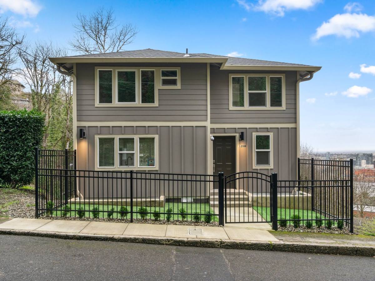 House for rent at 1299 SW Cardinell Dr, Portland, OR 97201