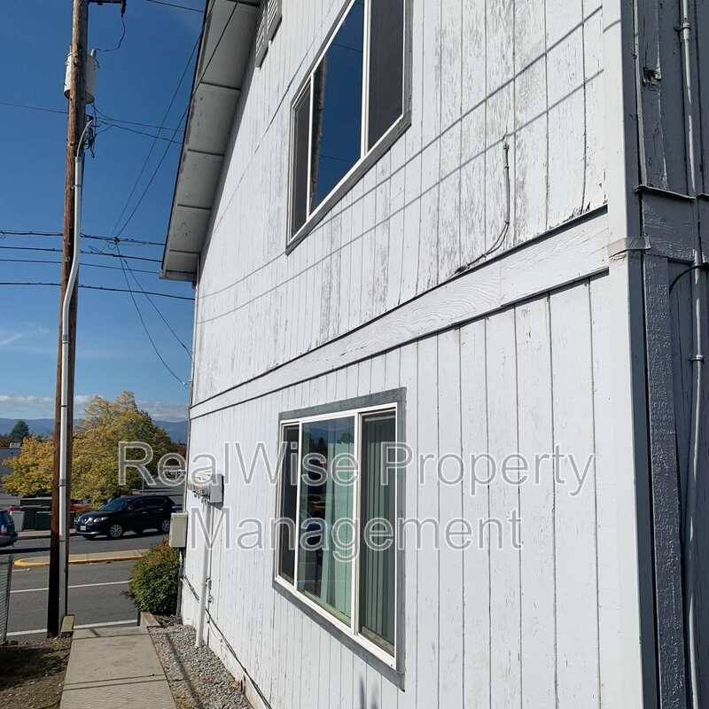 Apartment for rent at 1701 NE Fairview Ave #F, Grants Pass, OR 97526