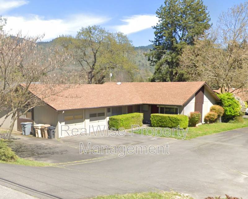 Townhouse for rent at 1227 NW Highland Ave #A, Grants Pass, OR 97526