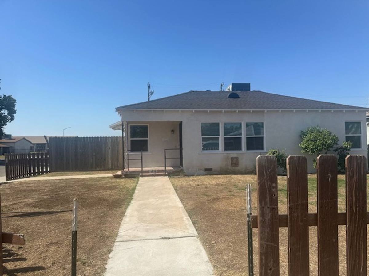 Apartment for rent at 501 Linda Vista Dr, Bakersfield, CA 93308