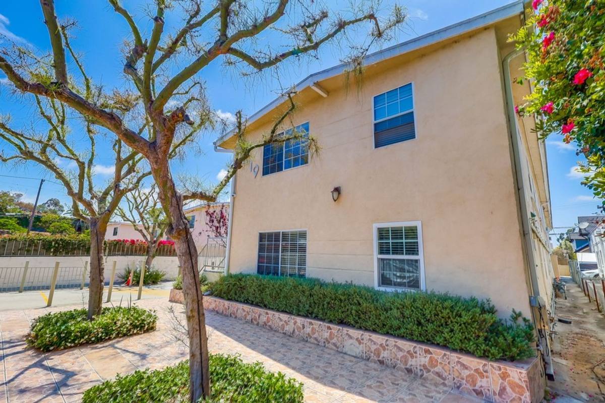 Apartment for rent at 2419 S Ridgeley Dr, Los Angeles, CA 90016