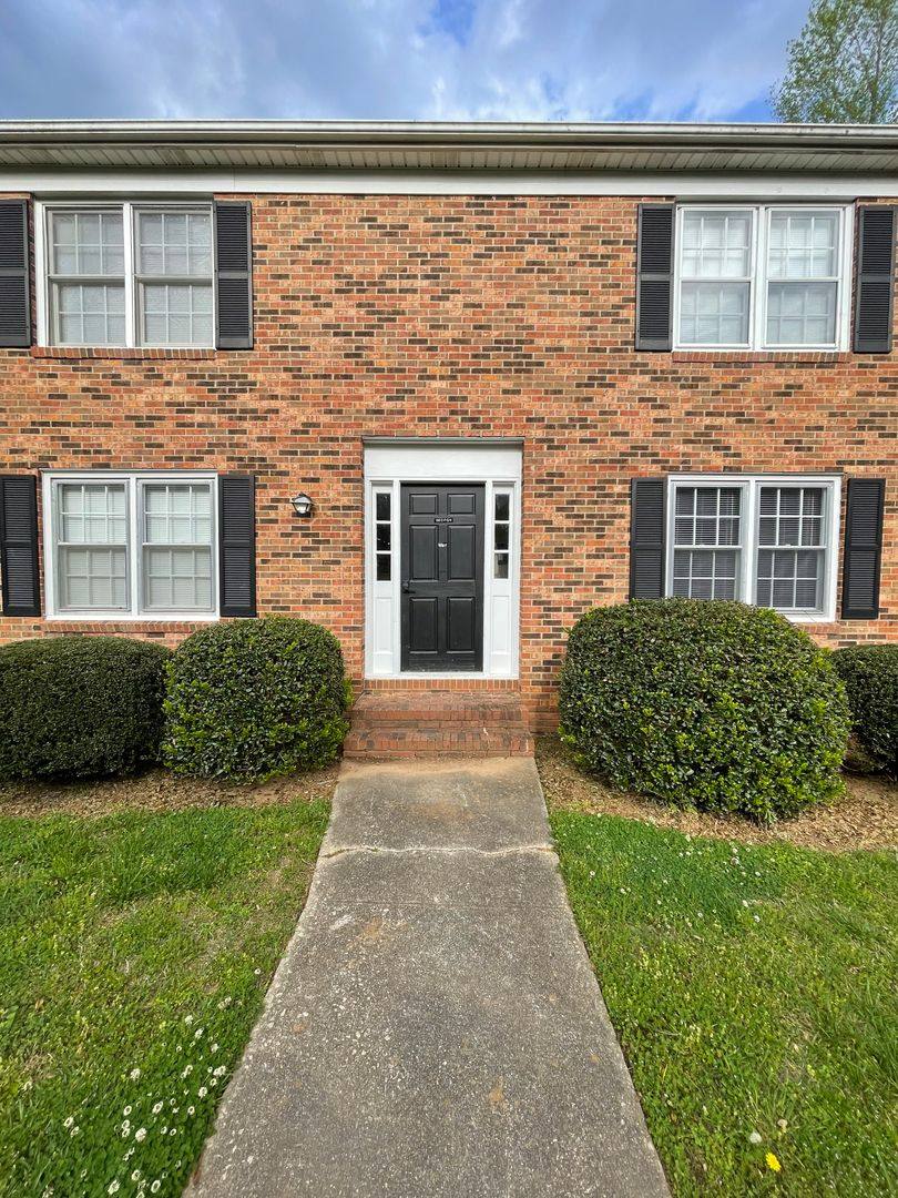 Apartment for rent at 1041 W Meadow Dr, Lancaster, SC 29720