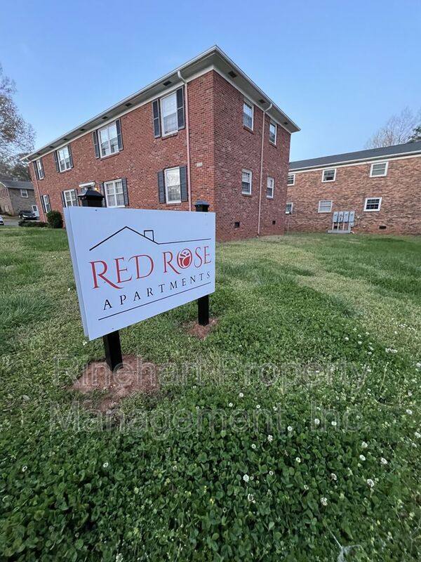 Apartment for rent at 1041 Meadow Dr #B, Lancaster, SC 29720