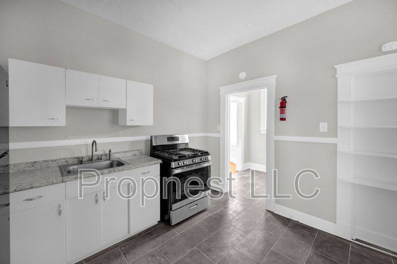 House for rent at 1530 Monroe Ave #11, Memphis, TN 38104