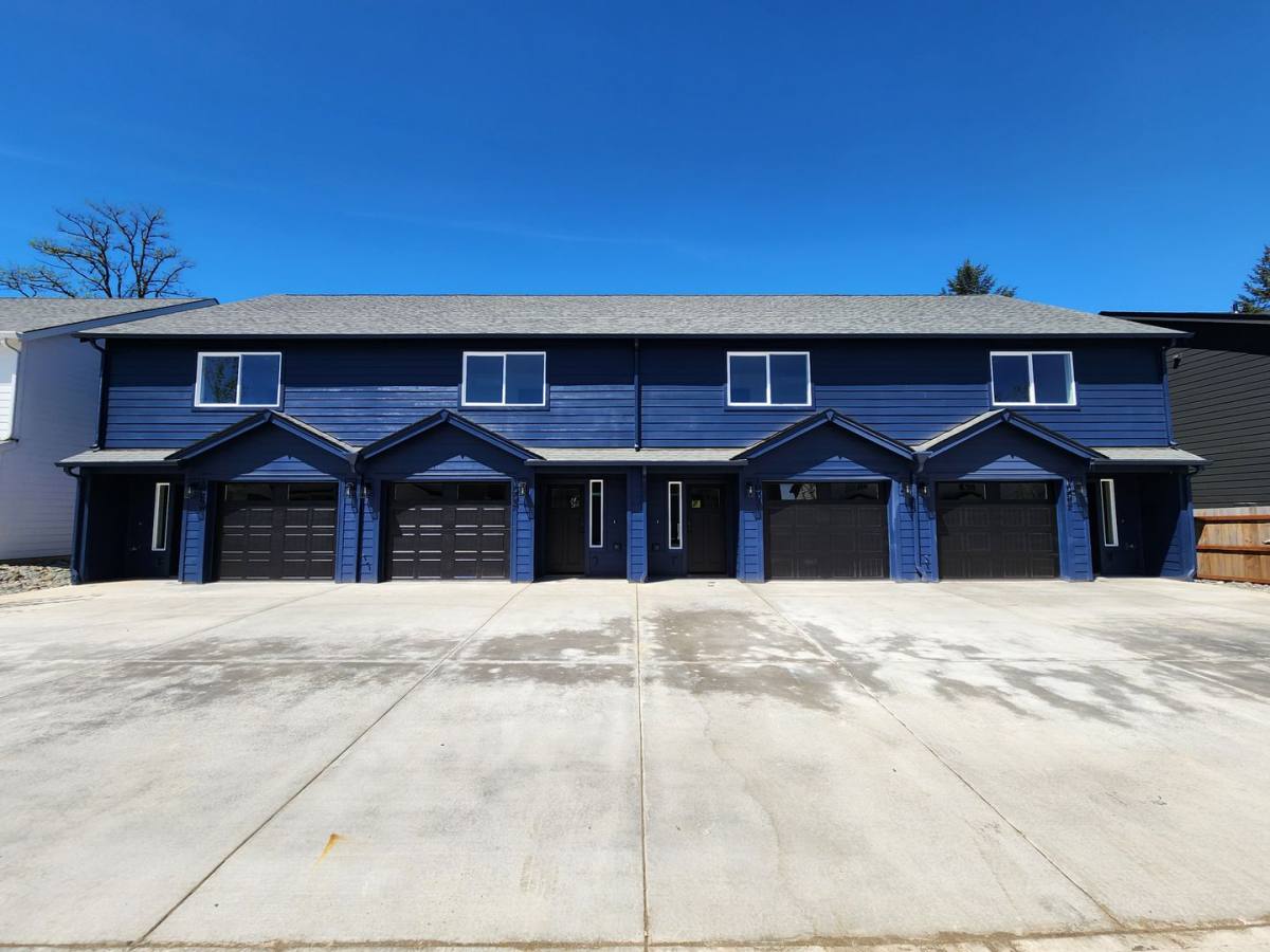 Townhouse for rent at 1005 Peach Rd W, Winlock, WA 98596