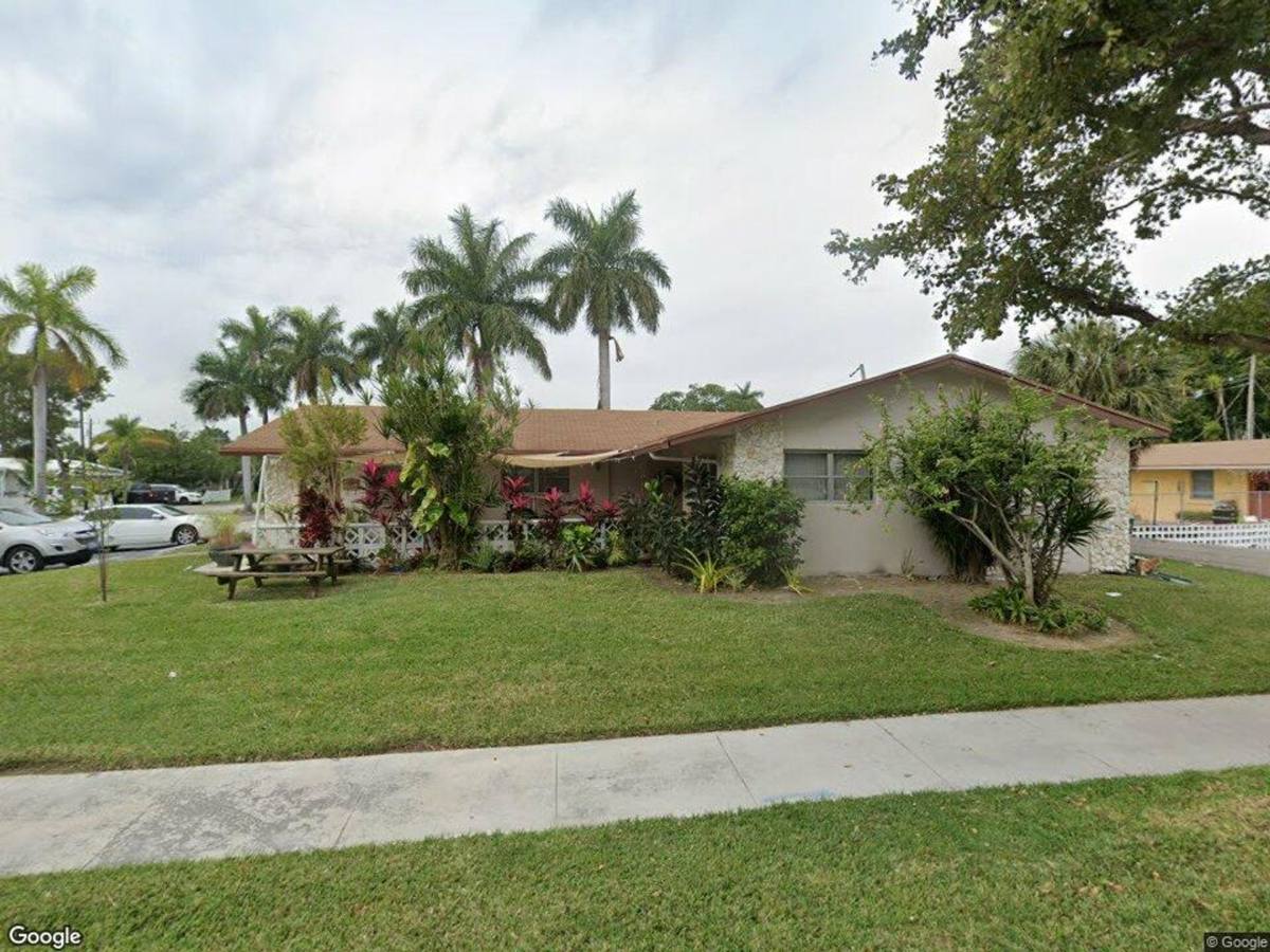 Apartment for rent at 201-203 NE 12th Ave, Hallandale, FL 33009